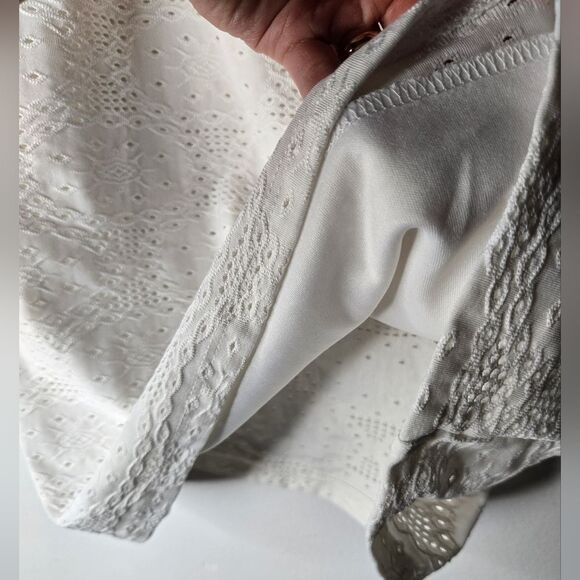 Urban Romantics White Eyelet Flutter Sleeve Blouse Spring Summer Vacation Size M - Picture 6 of 8